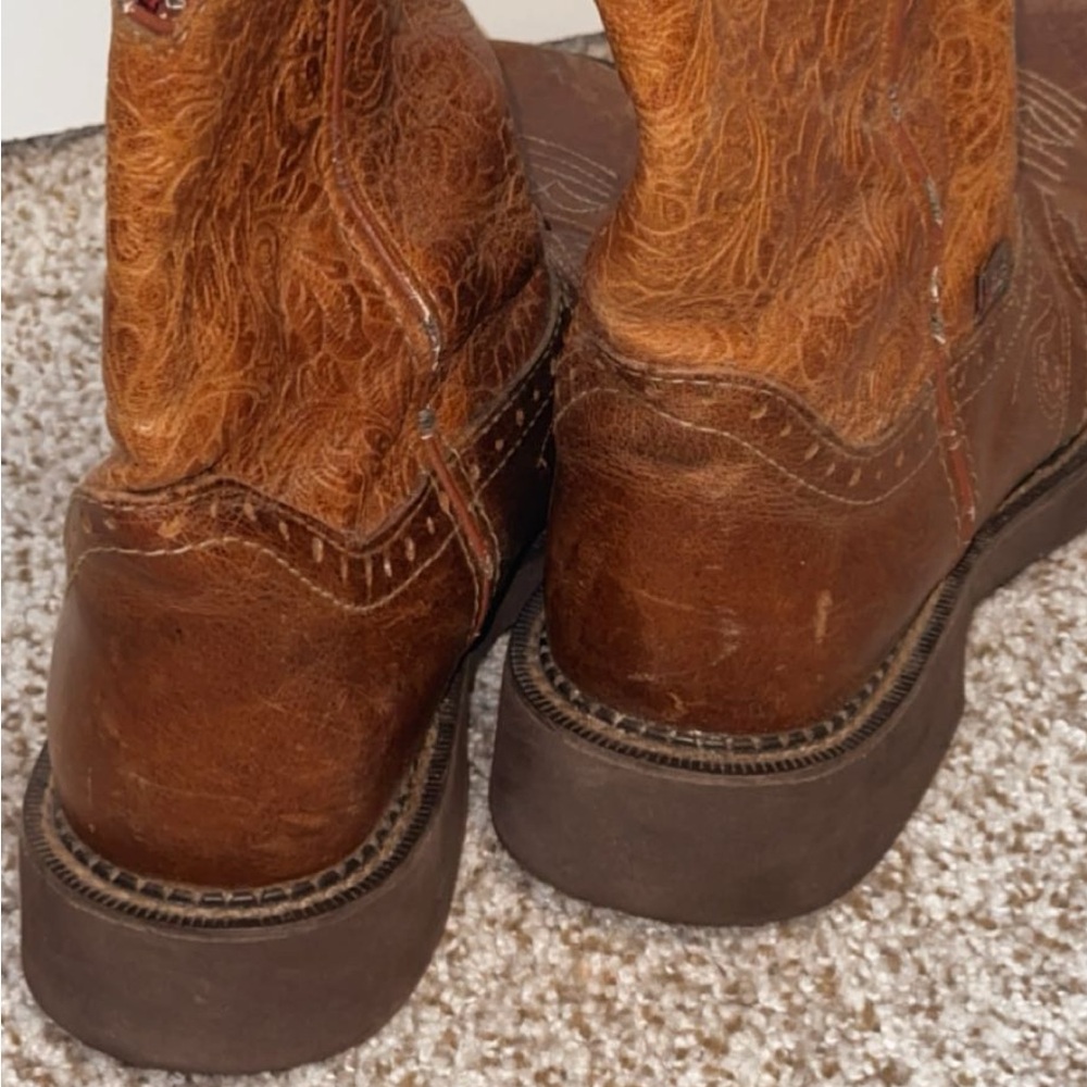 Women's Justin cowboy boots size 8 1/2